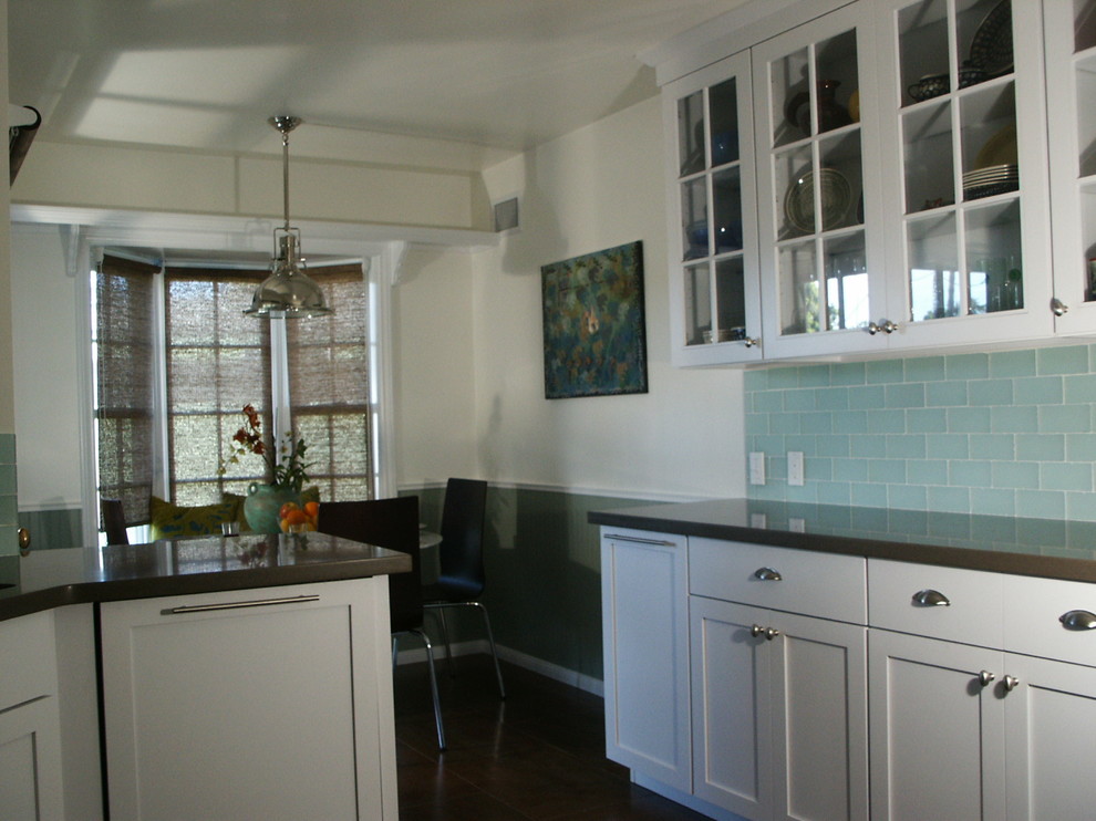 Mid-sized eclectic u-shaped eat-in kitchen in Los Angeles with an undermount sink, shaker cabinets, white cabinets, quartz benchtops, green splashback, glass tile splashback, white appliances, porcelain floors and no island.