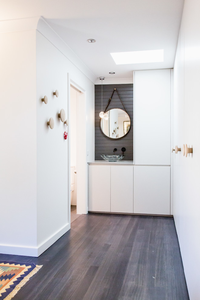 Design ideas for a contemporary bathroom in Canberra - Queanbeyan with a vessel sink.