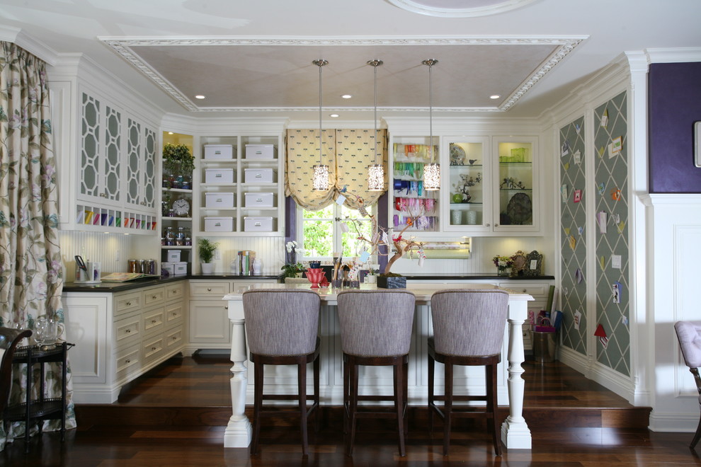 Inspiration for a timeless home design remodel in Los Angeles