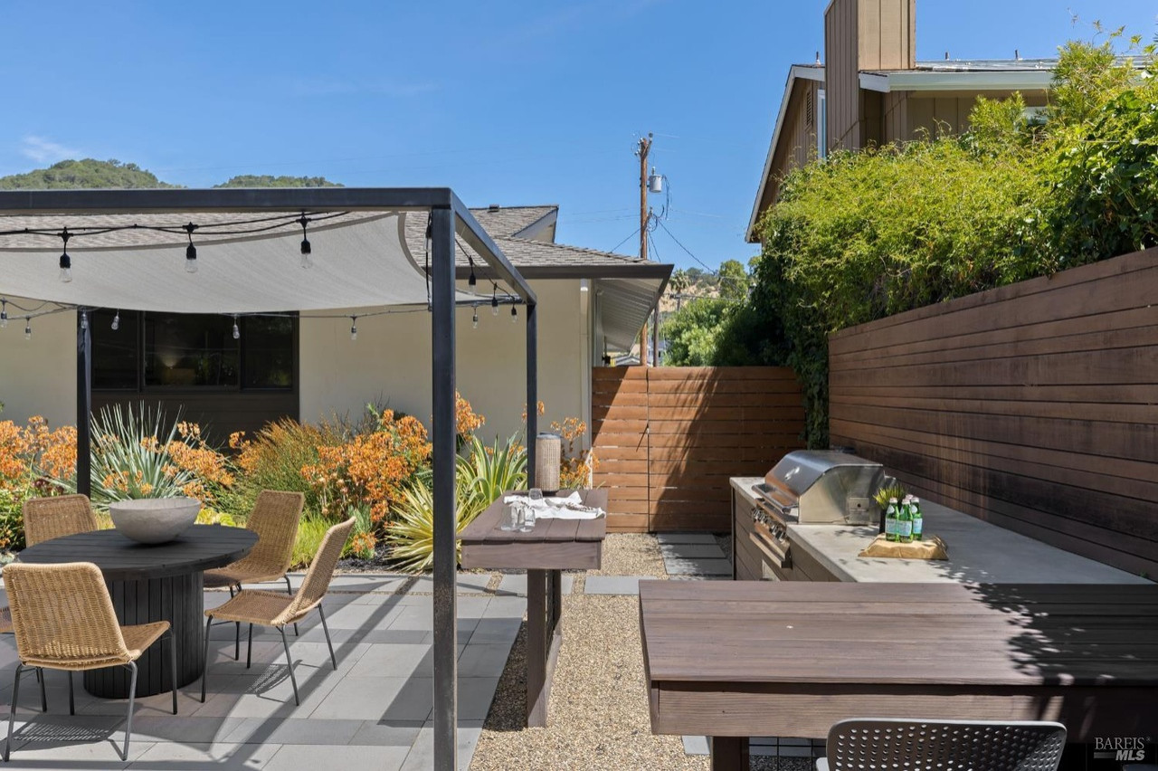 Contemporary Luxe Backyard