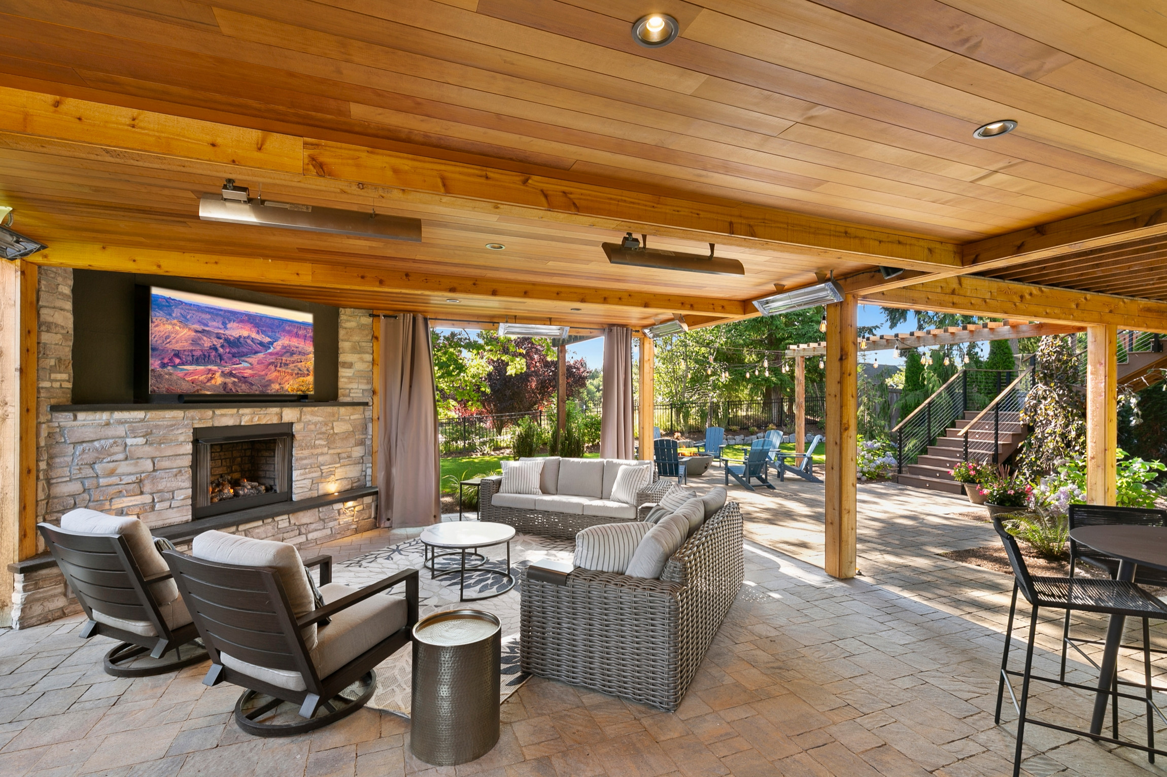 2-level entertaining in Sammamish