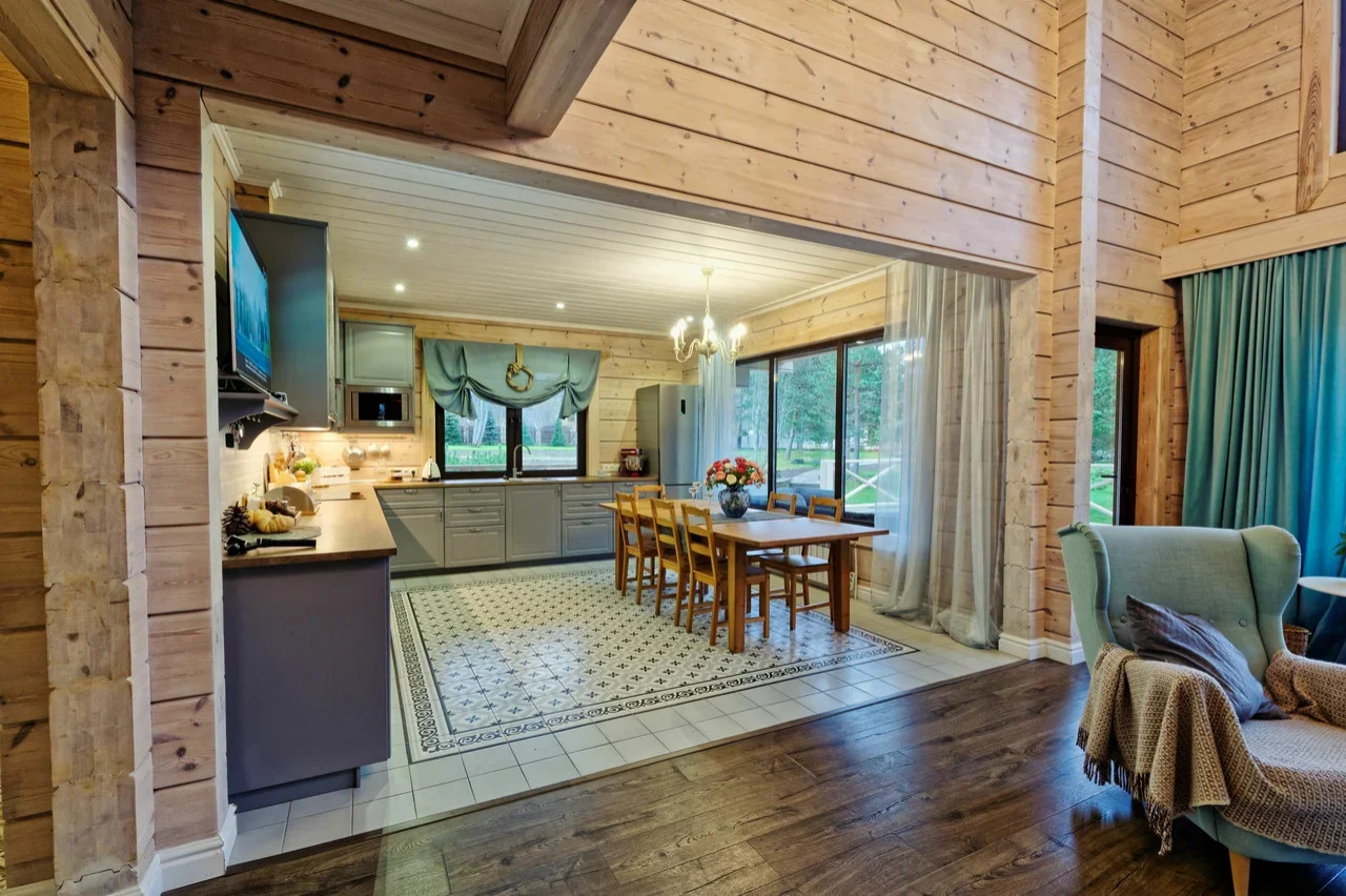 Дом на берегу озера в деревне Силино