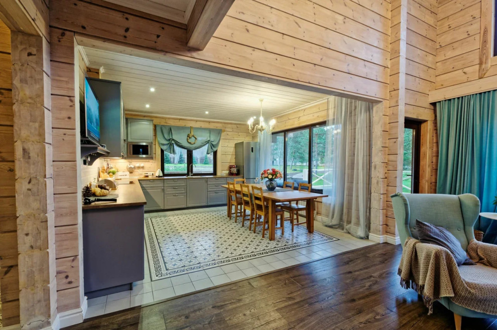 Дом на берегу озера в деревне Силино