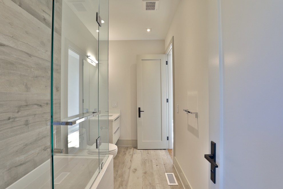 MODERN/CONTEMPORARY DOORS Contemporary Bathroom Toronto by
