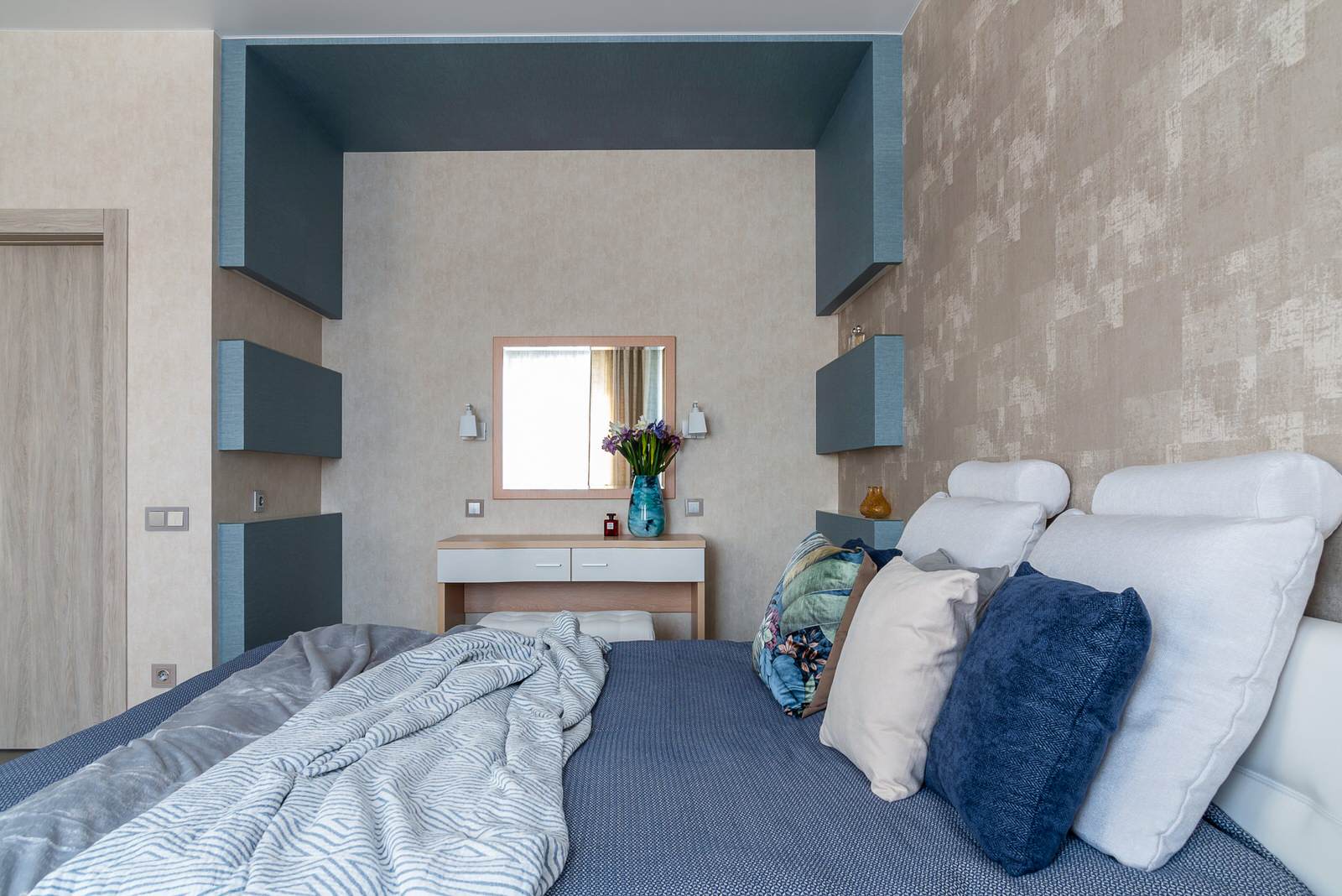 Дом с ирисом