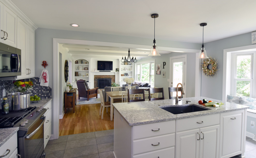 Transitional kitchen photo in Cincinnati