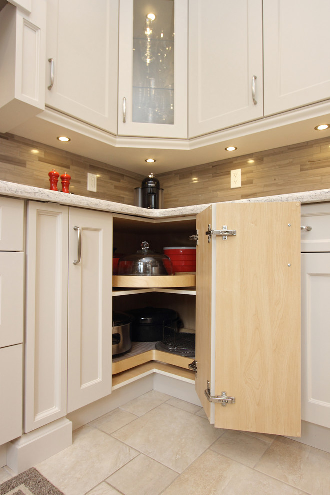 Inspiration for a contemporary kitchen remodel in Toronto