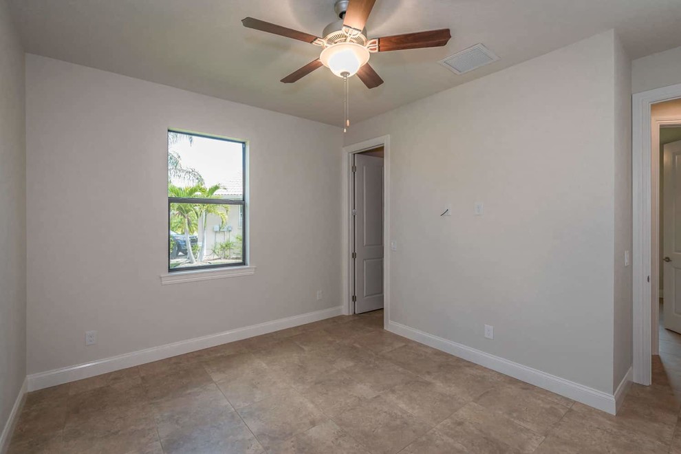 Home design - transitional home design idea in Miami