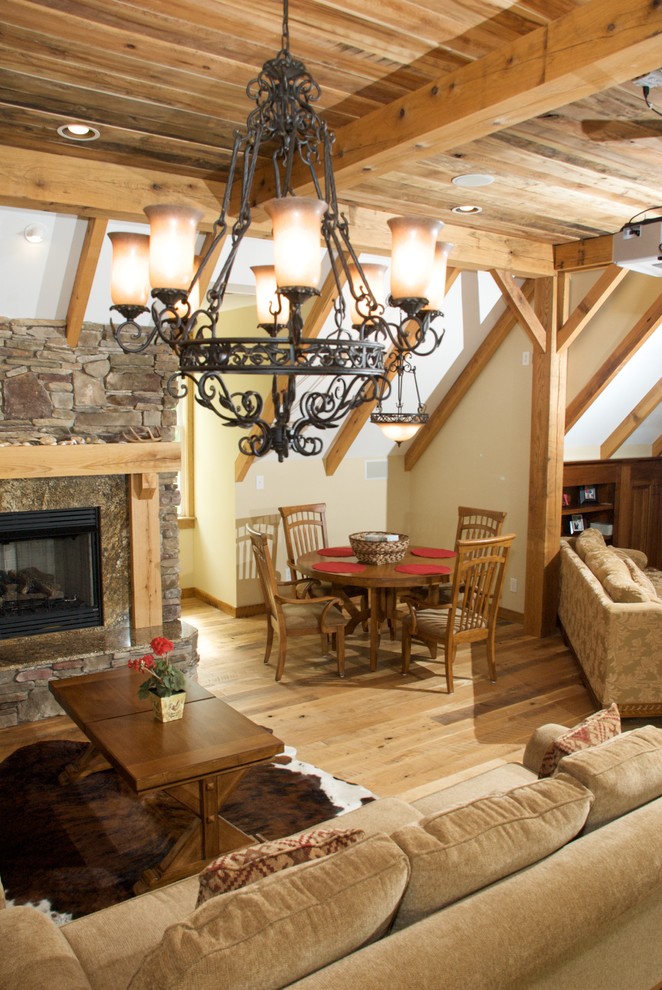 Williamsburg Timber Bonus Room