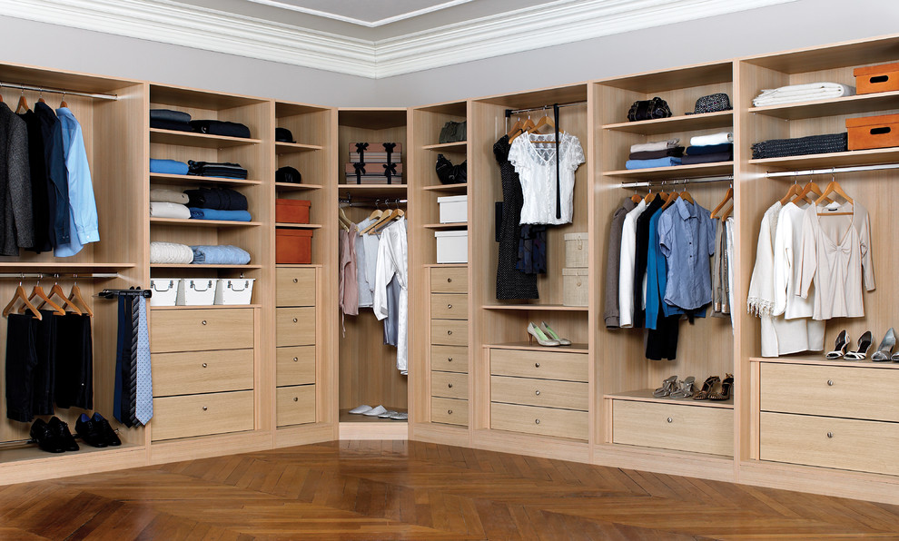 Design ideas for a contemporary storage and wardrobe in Glasgow.