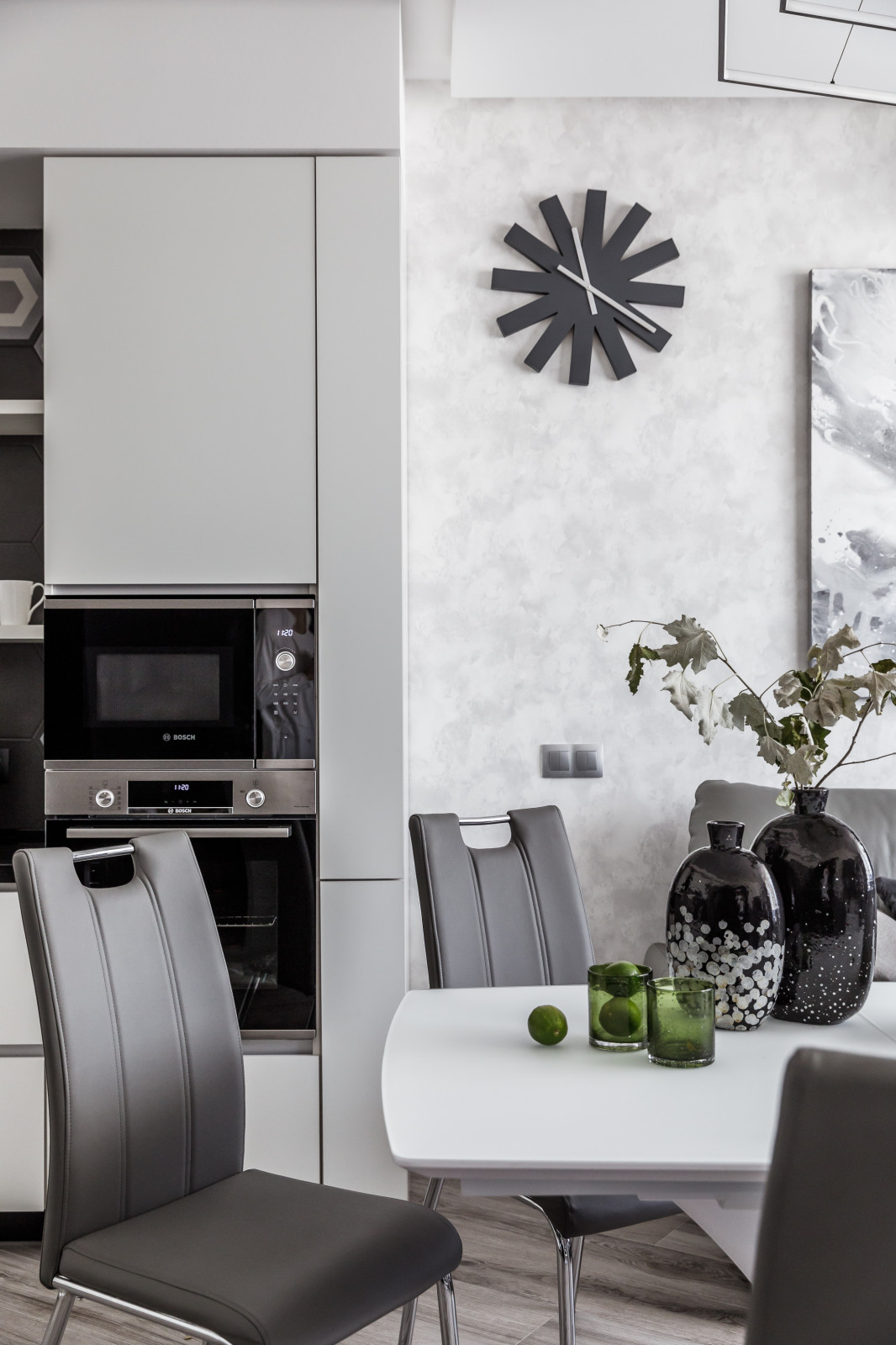 Монохромный интерьер в 2-х комнатной квартире