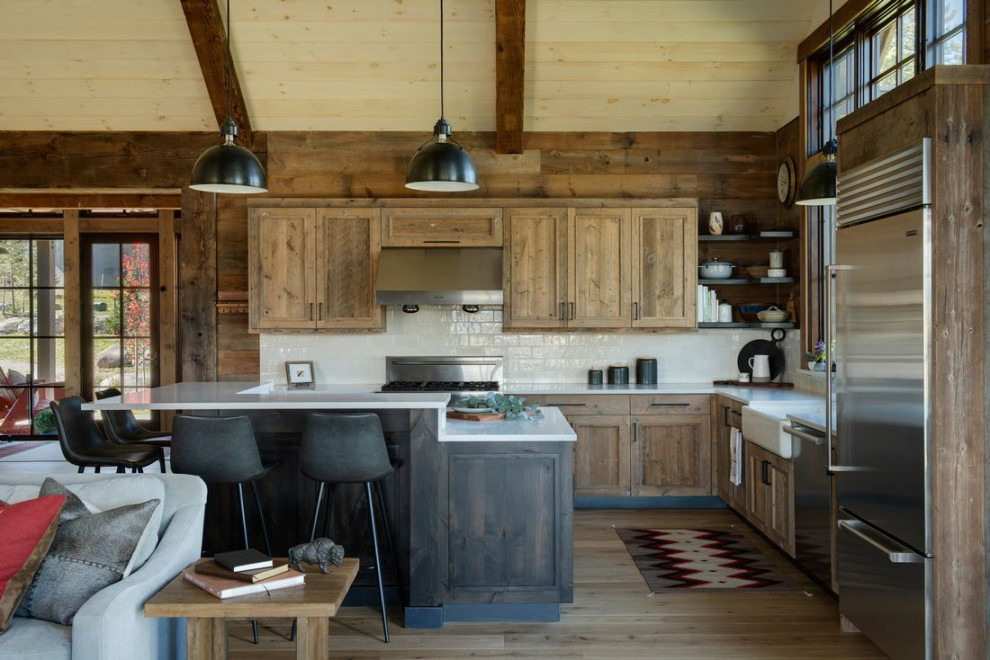 Foto de cocina rural con fregadero sobremueble, electrodomésticos de acero inoxidable y vigas vistas