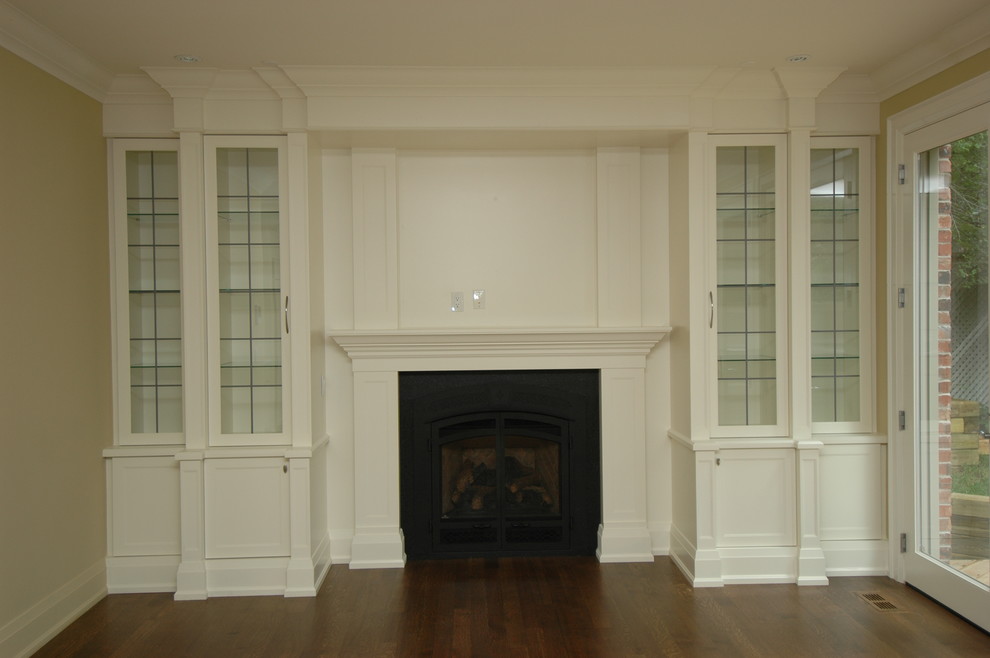 Home design - transitional home design idea in Toronto