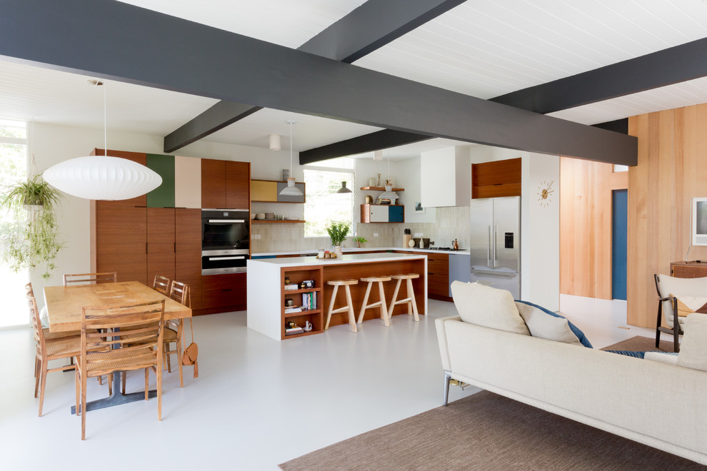 Inspiration for a mid-century modern home design remodel in Los Angeles