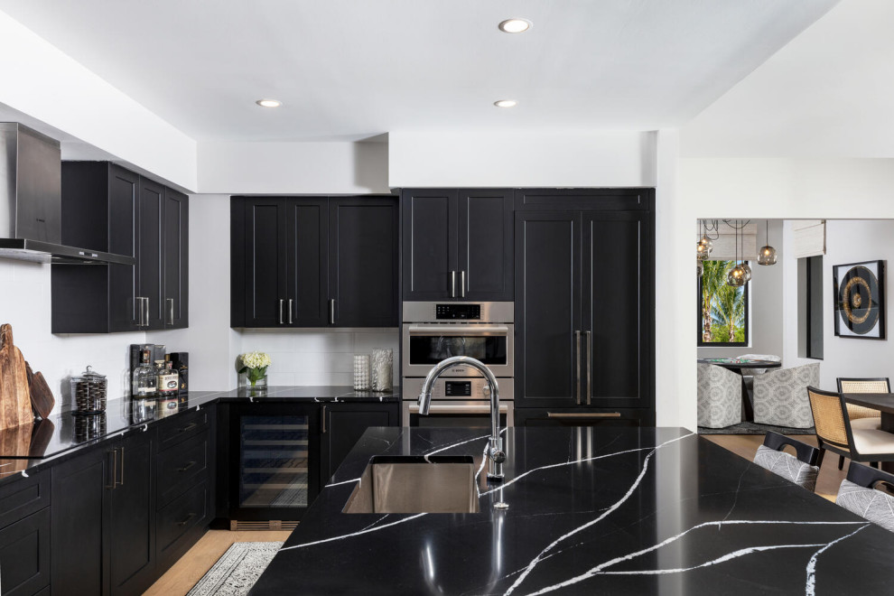 Transitional kitchen photo in Tampa