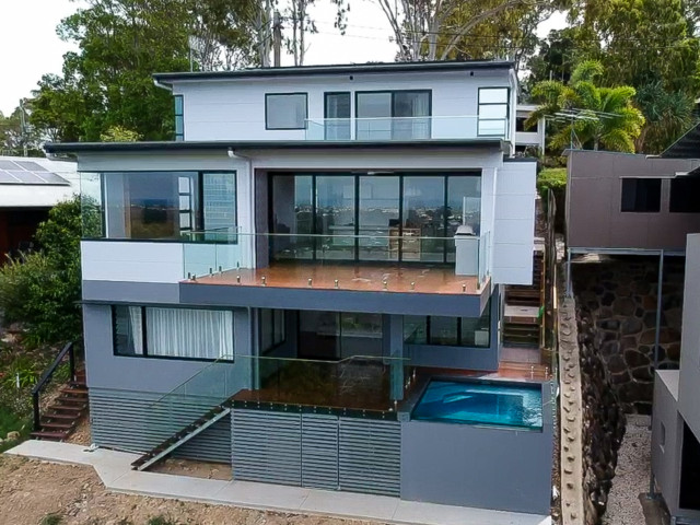 Steep block with Ocean Views trendy-pool