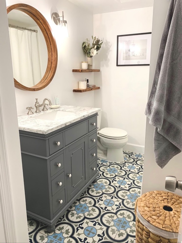 Design ideas for a small contemporary master bathroom in DC Metro with shaker cabinets, grey cabinets, a one-piece toilet, white walls, ceramic floors, engineered quartz benchtops, blue floor and white benchtops.