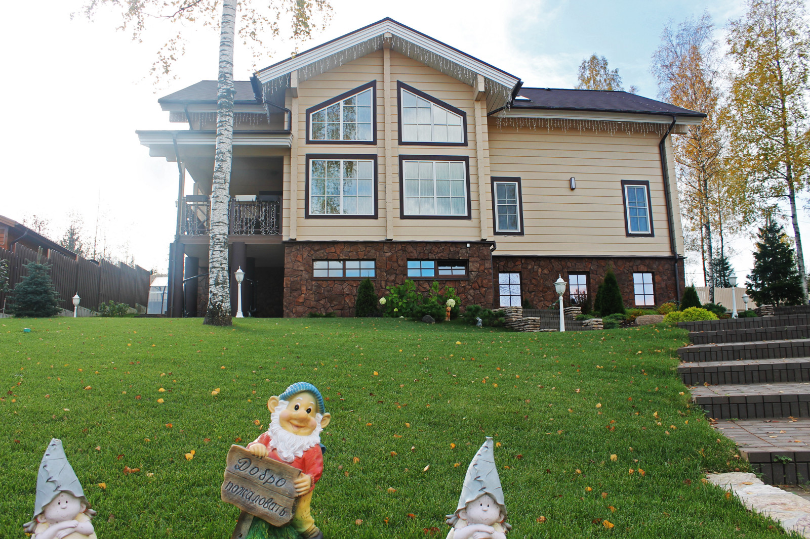 Дом из кирпича в Охтинском парке