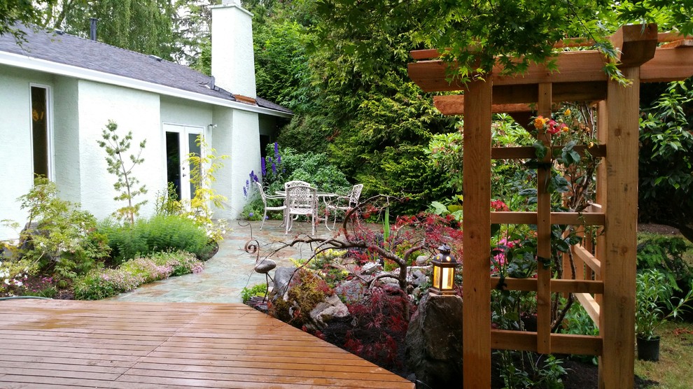 This is an example of a country deck in Vancouver.