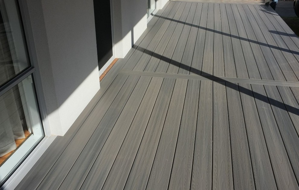 Inspiration for a contemporary deck in Perth.