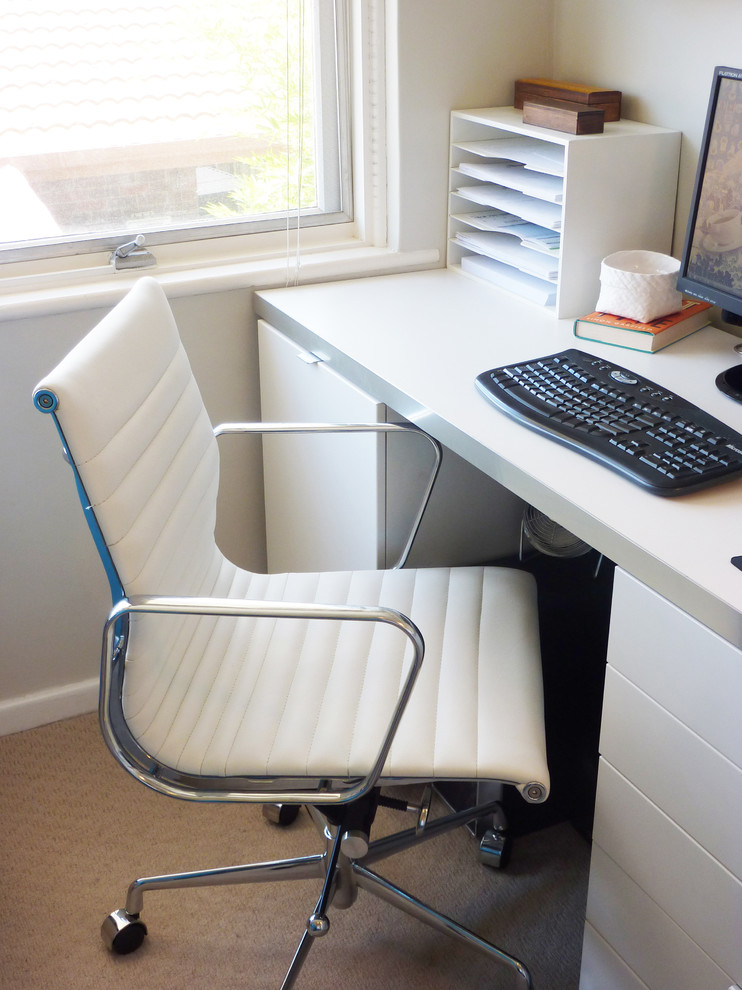This is an example of a contemporary home office in Adelaide.