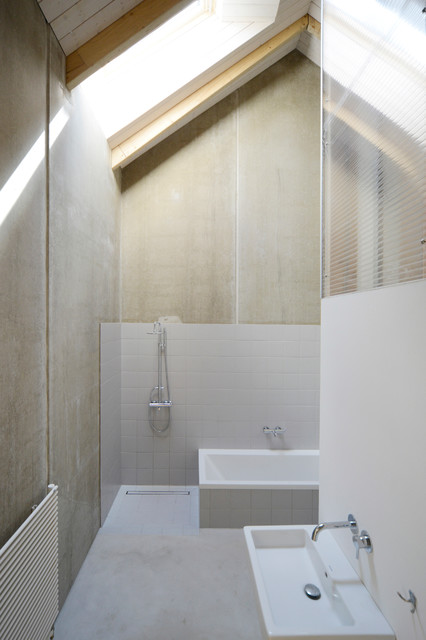 Haus Crussow contemporary-bathroom