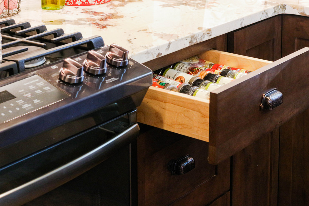 Enclosed kitchen - mid-sized rustic l-shaped vinyl floor and brown floor enclosed kitchen idea with a farmhouse sink, shaker cabinets, dark wood cabinets, granite countertops, white backsplash, ceramic backsplash, stainless steel appliances, an island and white countertops