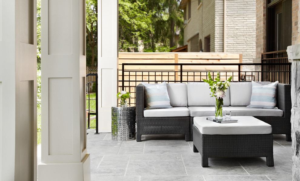 Design ideas for a contemporary verandah in Toronto.