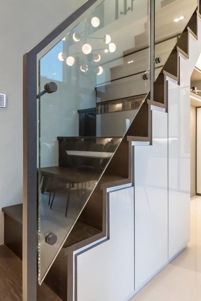 This is an example of a contemporary staircase in Singapore.