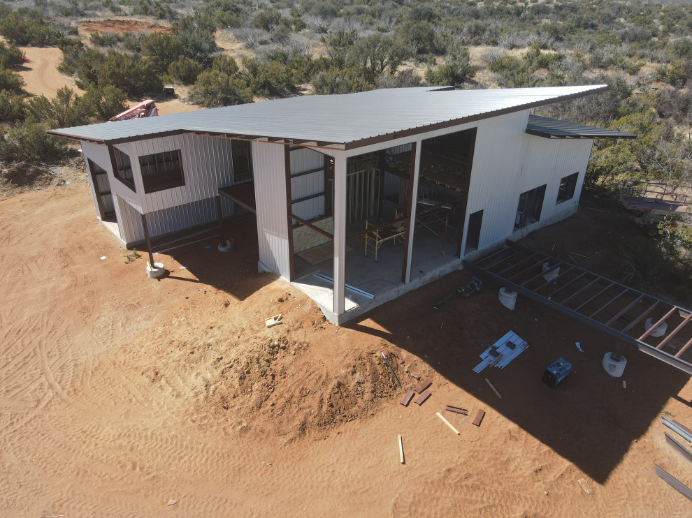 Inspiration for a transitional home design remodel in Austin