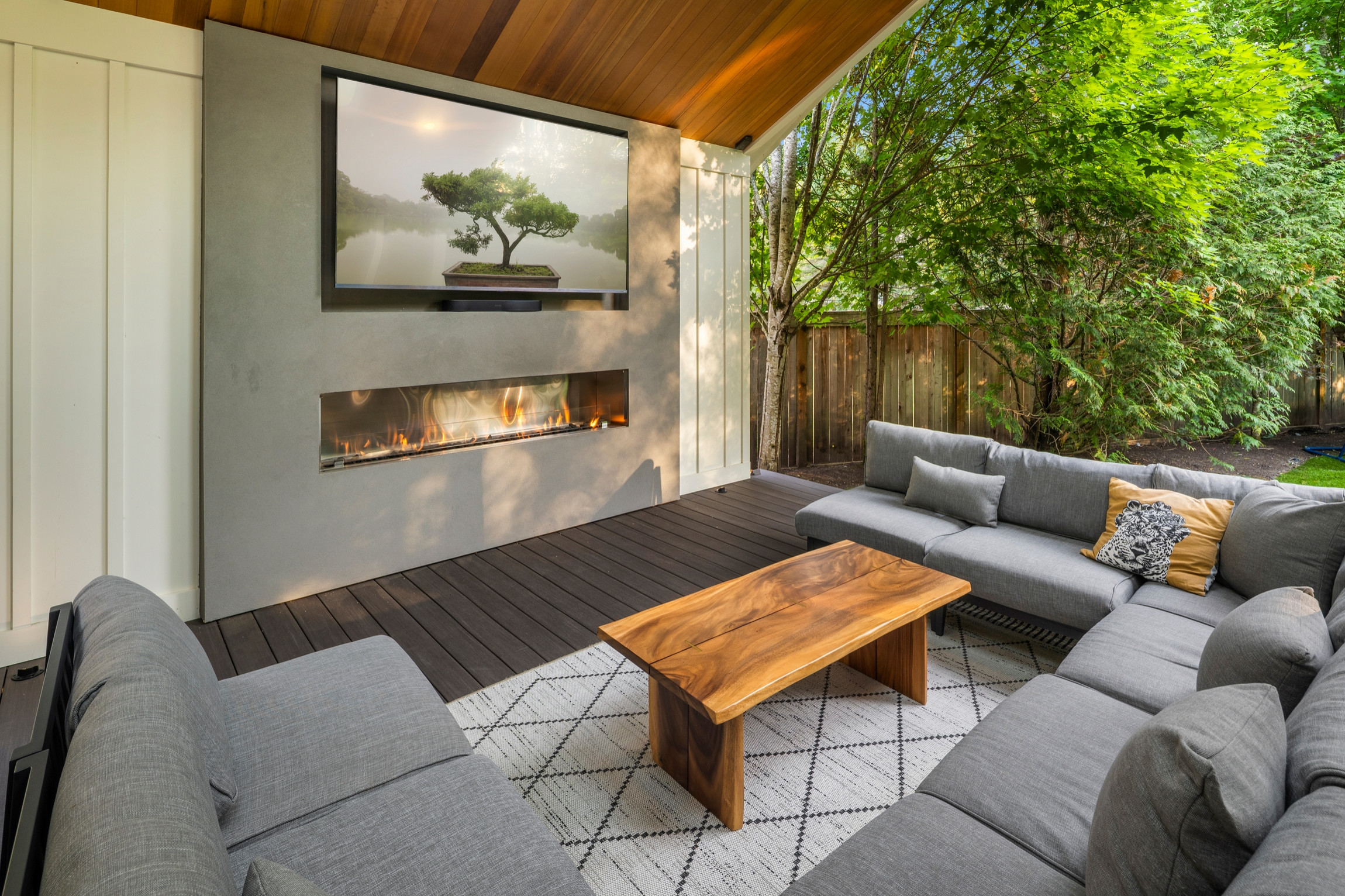 Sammamish Contemporary Outdoor Living