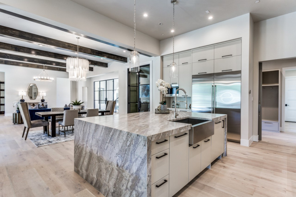 Example of a transitional kitchen design in Austin
