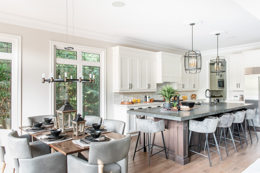 Example of a transitional home design design in Toronto