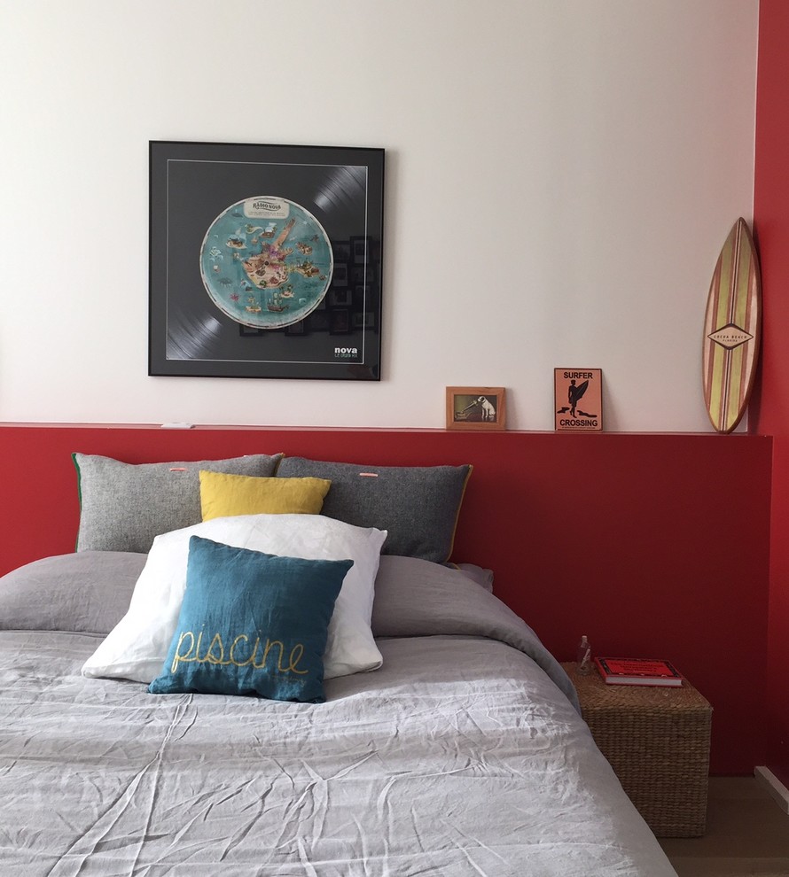 Mid-sized contemporary bedroom in Paris with red walls and light hardwood floors.