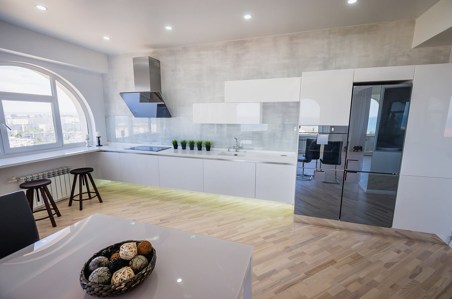 Монохромная кухня