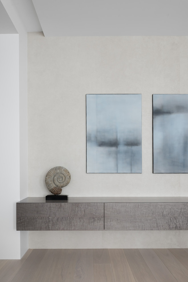 Интерьеры загородного дома в поселке Монтевиль