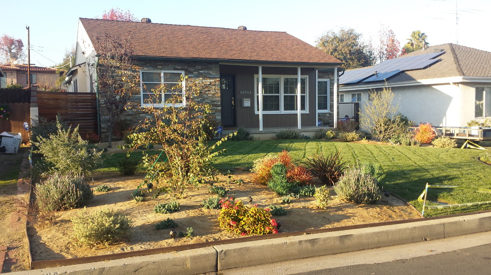 Transitional home design photo in Los Angeles