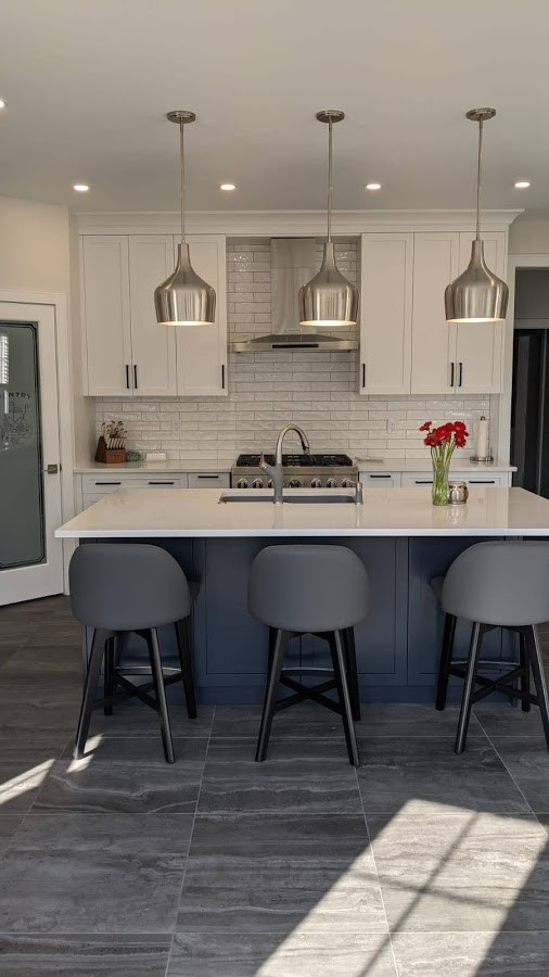 Kitchen - transitional kitchen idea