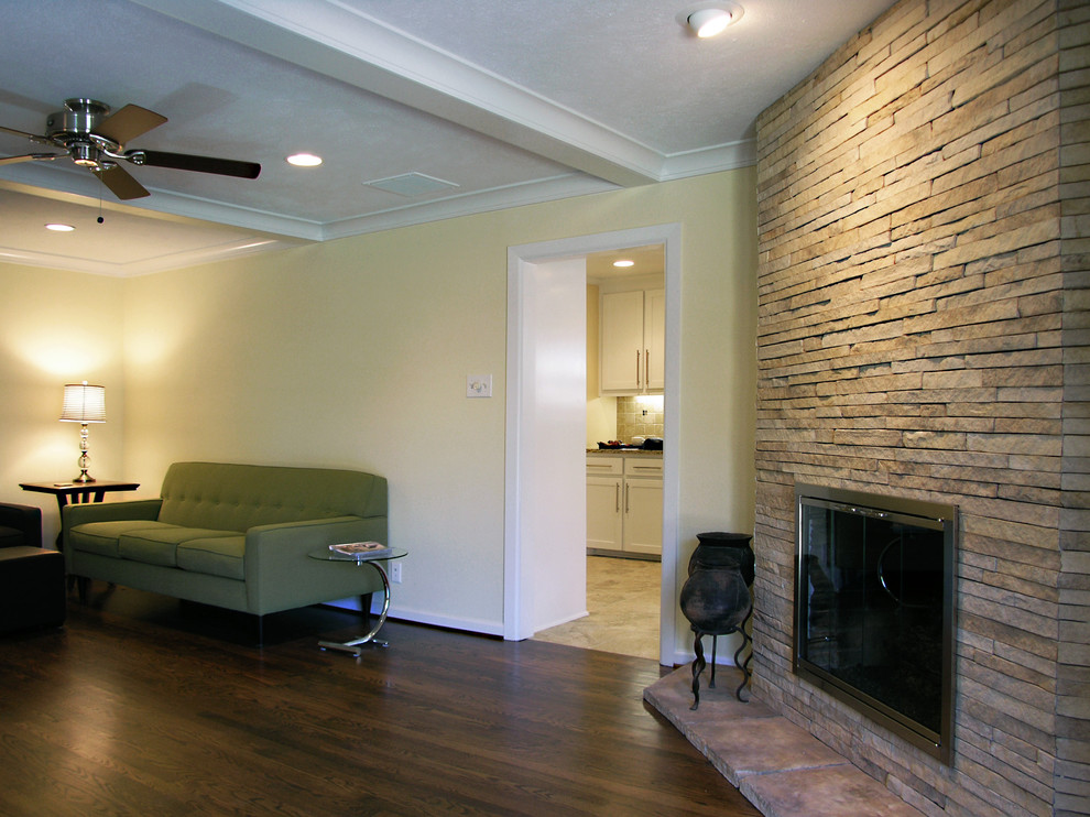 This is an example of a contemporary family room in Dallas.