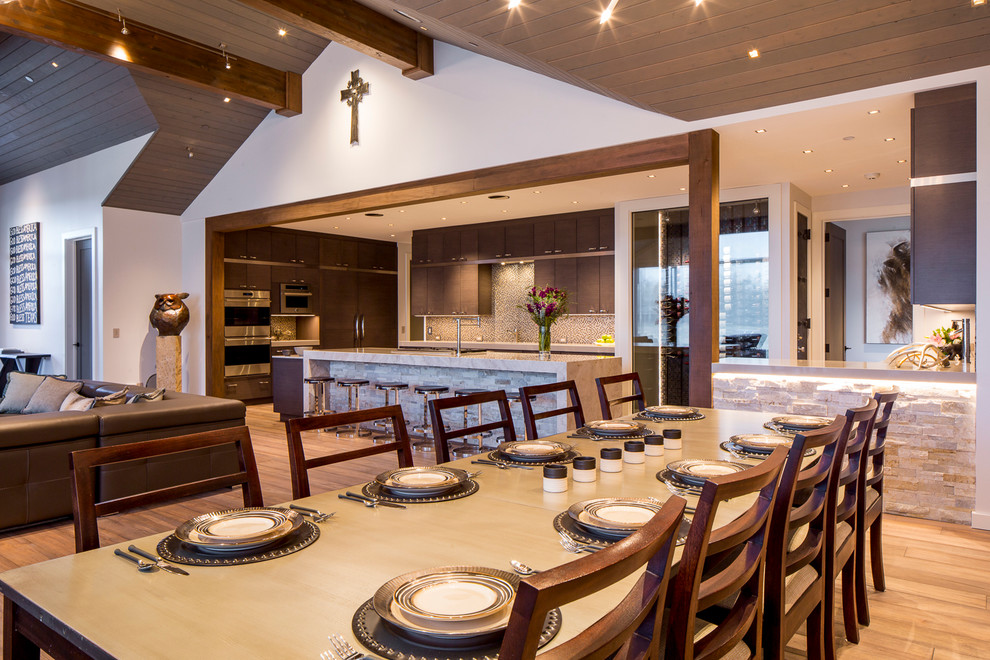 Example of a transitional dining room design in Jackson