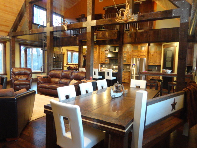 Dining room - rustic dining room idea