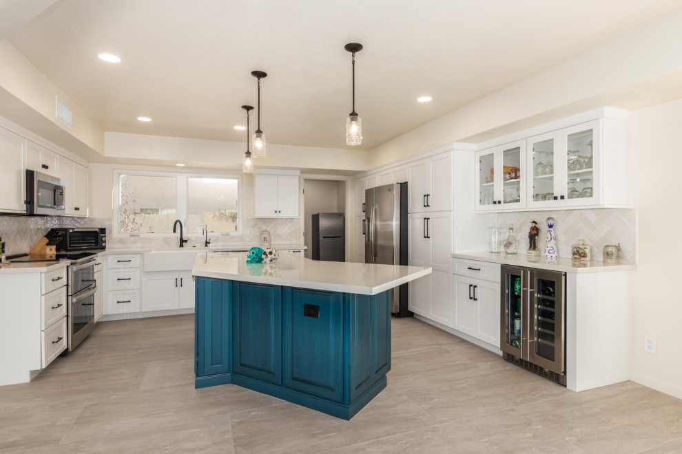 Transitional kitchen photo in Phoenix