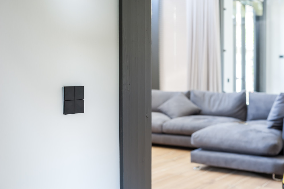 Безрамочный KNX-выключатель ekinex, серии FF, версия 'NF (No Frame)