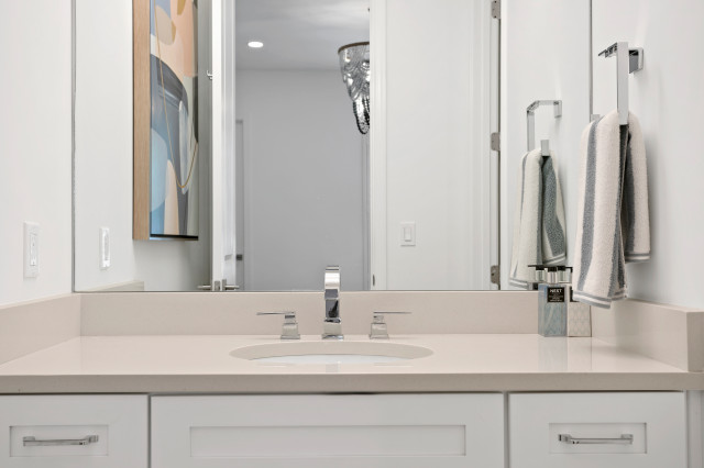 Sunset Blvd. - Transitional bathroom