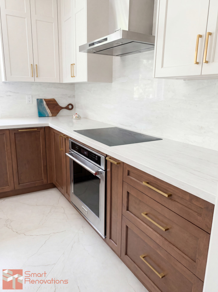 Example of a transitional kitchen design in Toronto