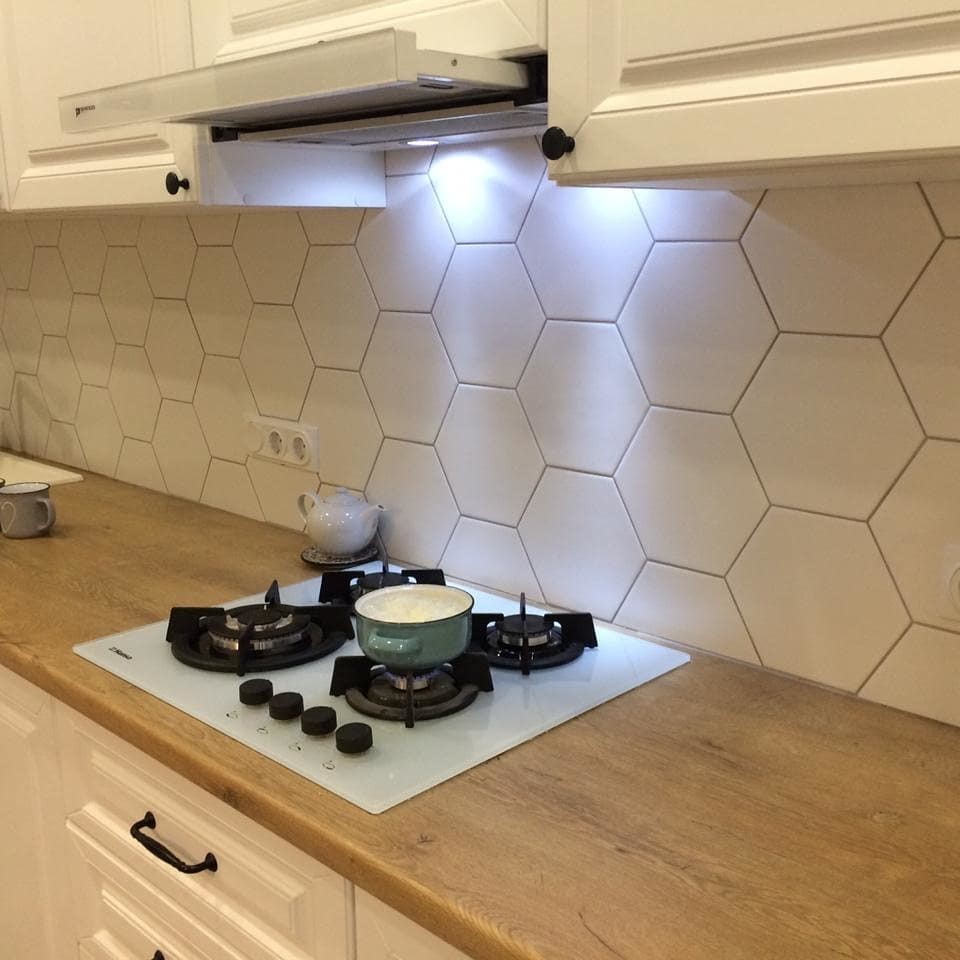 Фартук на кухне из гексагона "Keramma marazzi "
