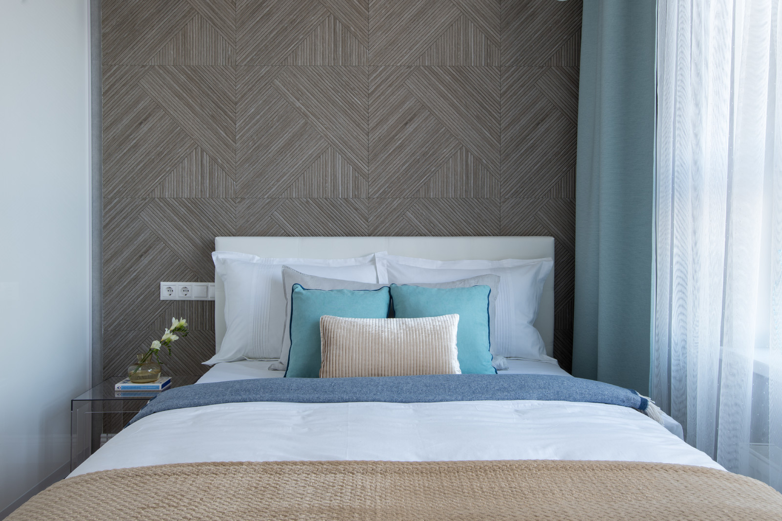 Два мира, две эпохи