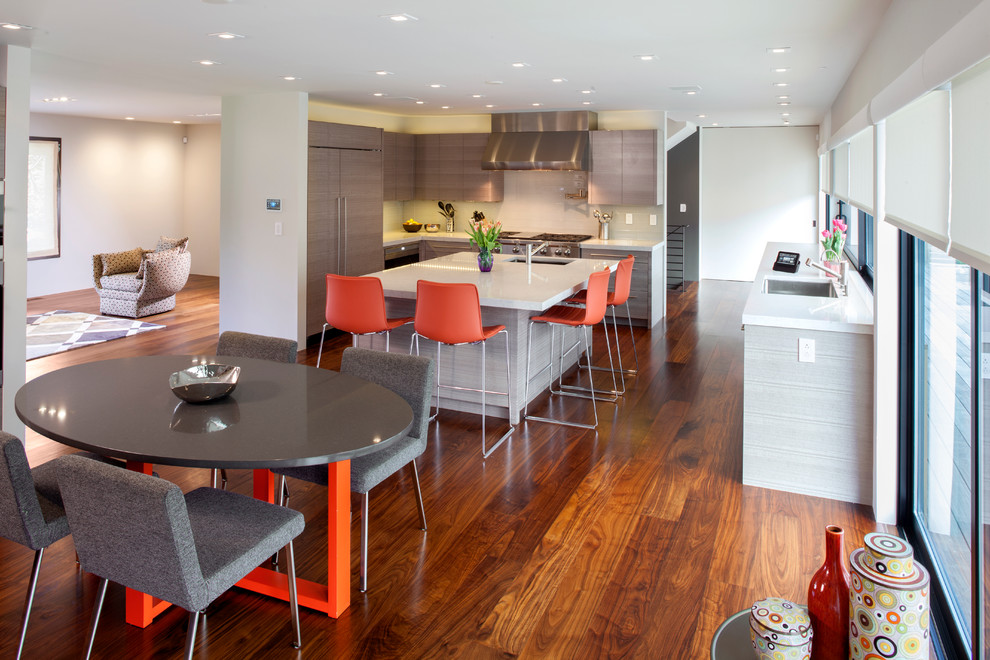 Home design - mid-sized modern home design idea in Newark
