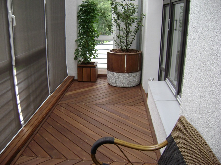 Балкон с покрытием из Коричневого Кумару.