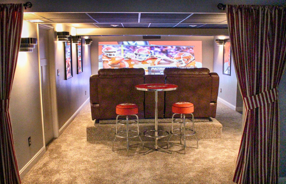 Example of a mid-sized trendy underground carpeted basement design in Kansas City with a bar